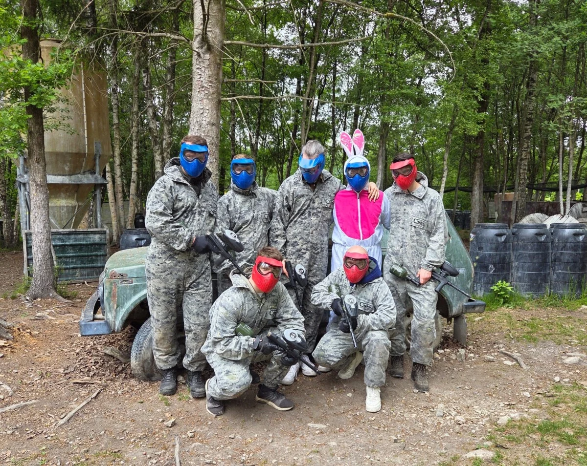 Groupe EVG chez Activ park avec déguisement de lapin