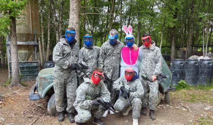 Groupe EVG chez Activ park avec déguisement de lapin