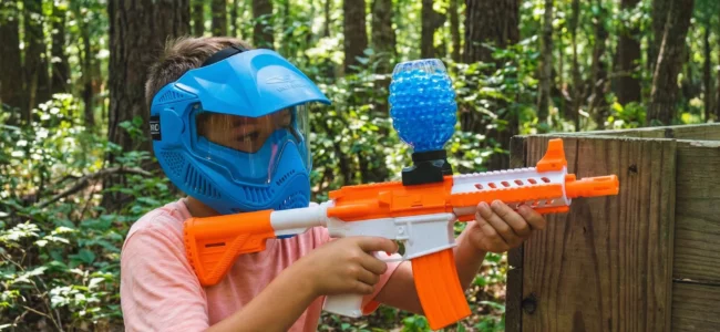 Enfant jouant au Gel Blaster