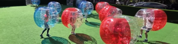 joueurs dans des bulles bleues et rouge