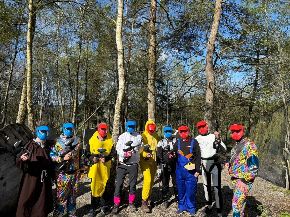 Groupe de paintball déguisés
