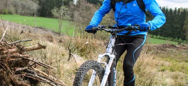 Participant à l'activité de Escoot dans les Hautes Fagnes